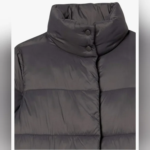 Amazon Essentials Women's Lightweight Water-Resistant Longer Cocoon Puffer - Picture 5 of 7